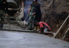 Tangan Terampil Sanudin Ratakan Beton Wujud Nyata Gotong Royong di Lokasi TMMD