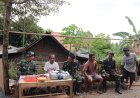 Obrolan Hangat di Sela Pembangunan RTLH Serka Suwanto Pererat Kemanunggalan TNI dan Warga