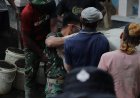 Satu Karung Semen Satu Tekad Bersama Kekompakan Pratu Diki dan Tono Percepat Pembangunan Jalan TMMD