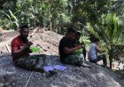 Lesehan Hangat Pererat TNI dan Warga