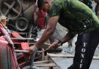 Pratu Faisal Jadi Bengkel Dadakan Di TMMD Reguler ke-129