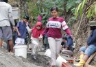 Ibu Ati dan Buah Hati Saksikan Pembangunan Jalan TMMD