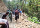 Pelda Ratam dan Warga Kompak Angkut Ember Gotong Royong Percepat Pengecoran TMMD
