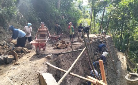 Talud Kokoh Harapan Tumbuh Bersama TMMD Rag 129 di Gumelem Kulon