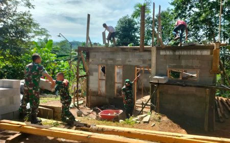 TNI bersama Warga Gotong Royong Bangun RTLH di Petuguran Banjarnegara