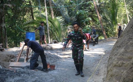 Panggul Adukan Bersama Wujud Nyata Sinergi TNI dan Warga Bangun Desa