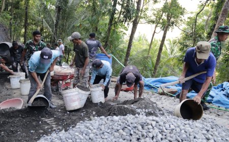Keringat Tuswari dan Prajurit TNI Mengukir Jalan Harapan di Gumelem Kulon