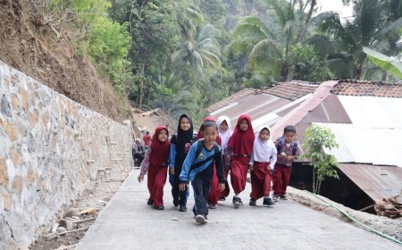 Langkah Kecil Menuju Sekolah Harapan Besar dari Jalan TMMD untuk Generasi Desa