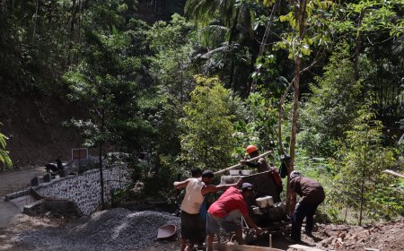 Gotong Royong Angkat Molen Semangat Kebersamaan Percepat Pembangunan Jalan TMMD