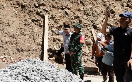 Dandim Tinjau Pengecoran Jalan TMMD Reg 129