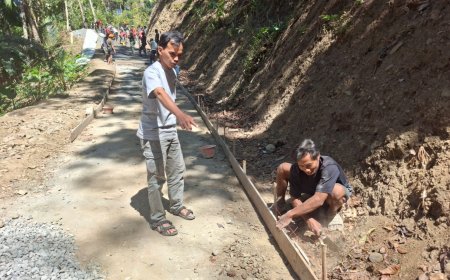 Sekdes Katim Kawal Pengecoran Jalan, Pastikan Pekerjaan TMMD Berjalan Maksimal