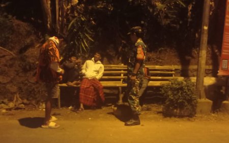 Tingkatkan Keamanan Wilayah, Babinsa Koramil 11 Punggelan Gelar Patroli Siskamling Bersama Ormas
