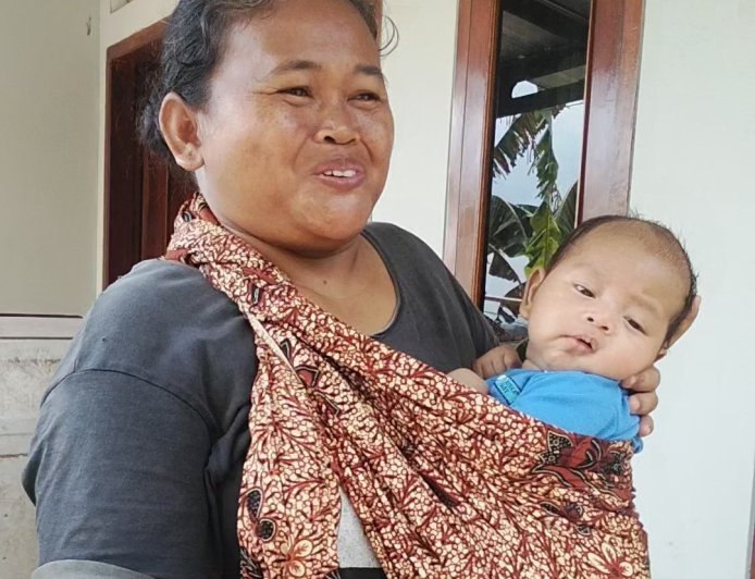Matur Kesuwun Pak TNI Ucapan Haru Siti Fatimah Melihat Rumahnya Dibangun Melalui TMMD