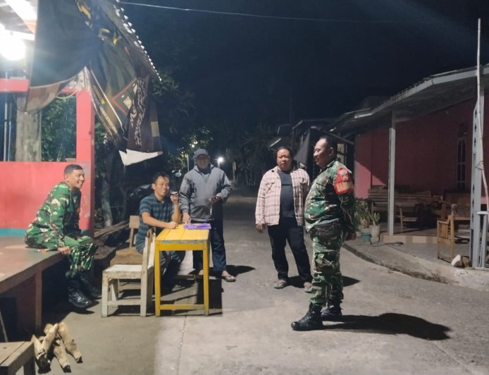 Ronda Malam Pererat Kemanunggalan TNI dan Warga di Gumelem Kulon