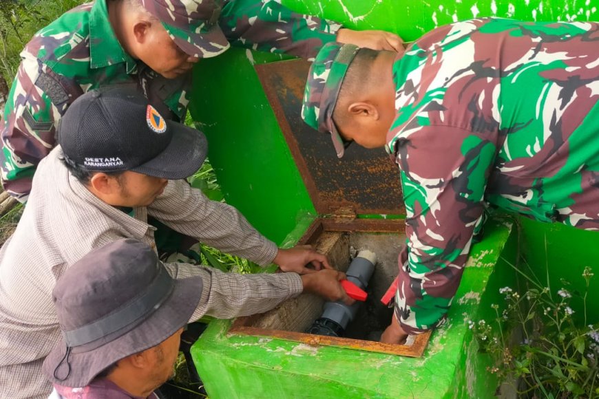 Satgas TMMD Kodim 0704 Banjarnegara Bersama Warga Pasang Pipanisasi Perkuat Akses Air Bersih Hingga Kalibening