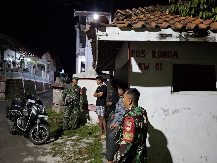 Patroli Gabungan TNI Perkuat Siskamling dan Sosial