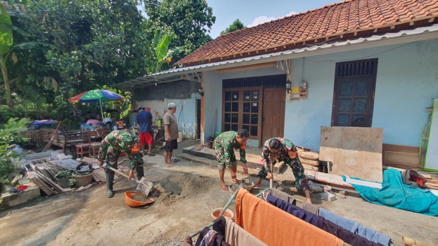 TNI Gotong Royong Renovasi RTLH di Mertasari Wujud Kepedulian Koramil 08 Purwanegara