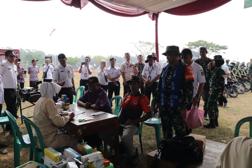 Sentuhan Kepedulian di TMMD Reguler ke-129 Wakil Bupati dan Dandim Tinjau Pelayanan Kesehatan Gratis di Gumelem Kulon