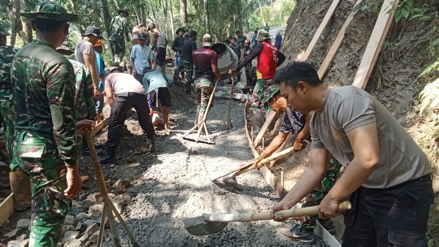 TNI Polri dan Warga Bersatu Rabat Beton TMMD Jadi Simbol Kekuatan Gotong Royong