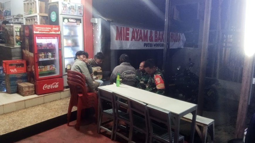 BABINSA KORAMIL 05 BATUR LAKSANAN PATROLI MALAM UNTUK KEAMANAN WILAYAH