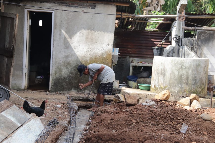 Tangan Risanto Ikut Merangkai Harapan Baru untuk Rumah Pak Toid