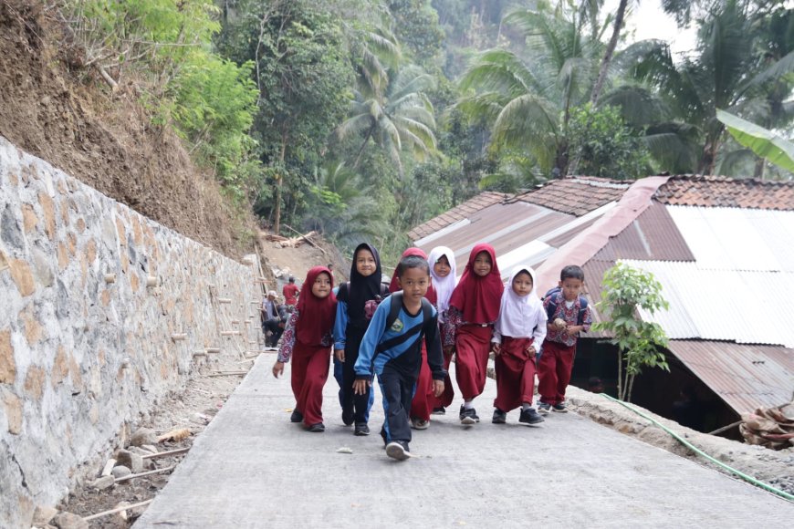 Langkah Kecil Menuju Sekolah Harapan Besar dari Jalan TMMD untuk Generasi Desa