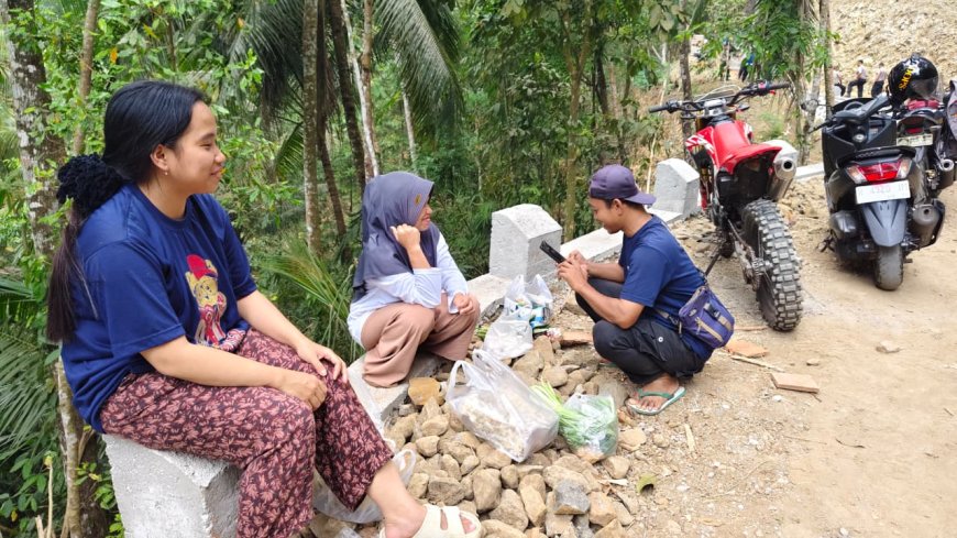 TMMD Bawa Berkah bagi Toni Penjual Sayur Keliling yang Kini Dagangannya Kian Laris