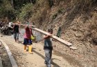 Papan di Pundak Kekompakan Warga Gumelem Kulon Menguatkan TMMD