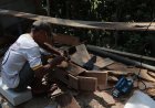 Tangan Terampil Tukang Bentuk Bekisting Plat Beton TMMD Siap Dicor