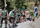 Bersatu di Atas Jalan Beton TNI Polri Pemerintah dan Warga Bangun Harapan di Gumelem Kulon