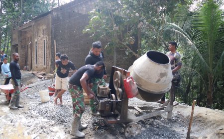Pratu Lukas Setia di Samping Molen Menjaga Irama Pengecoran TMMD