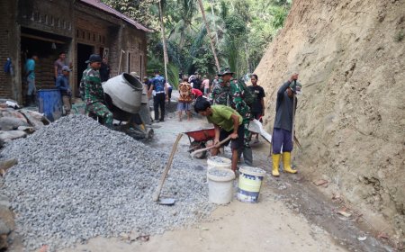 Bahagia Bisa Ambil Bagian Ember Berisi Split Jadi Wujud Gotong Royong TMMD