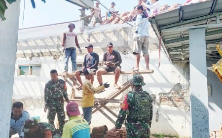 Serma Sagi Bahu-Membahu Bedah Rumah Warga di Desa Bandingan