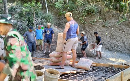 Enam Plat Beton Hampir Rampung Akses Warga Gumelem Kulon Kian Lancar
