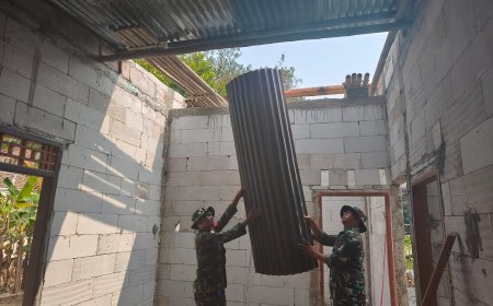 Atap Seng Mulai Terpasang Rumah Pak Toid Kian Mendekati Impian