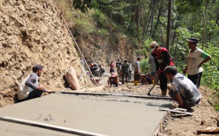 Pak Sakum Jadi Teladan Semangat Gotong Royong Hidupkan TMMD