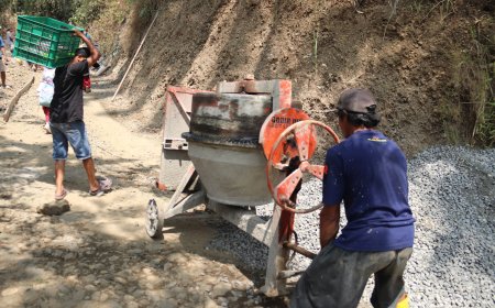 Geser Molen Demi Kelancaran Cor Pak Eko Tak Kenal Lelah Bantu TMMD