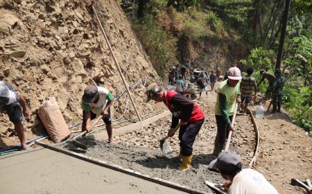 TMMD Reguler ke-129 Pak RW Sakum Setia Dampingi Pembangunan Desa