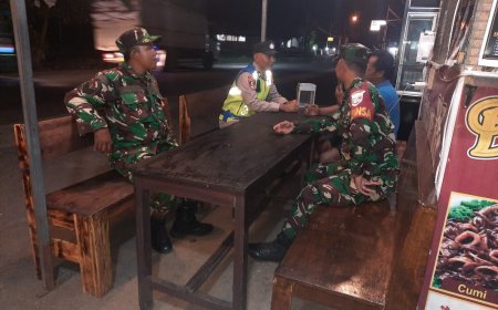 Patroli Kolaborasi Koramil 03 Wanadadi Dan Polsek Wanadadi Sambangi Warkop Cek Situasi Kamtibmas