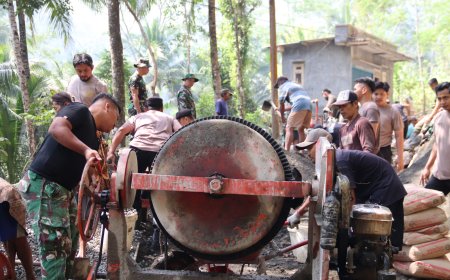 TNI Polri dan Warga Gumelem Kulon Bersatu Jalan Impian Terus Dibangun