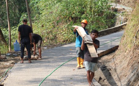 Tak Ada yang Berpangku Tangan Warga Gumelem Kulon Berbagi Tugas Demi Sukseskan TMMD