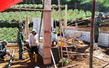 Babinsa Koramil 16 Pejawaran Melaksanakan Kerja Bakti Pembangunan Rumah Tidak Layak Huni
