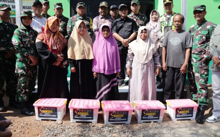 Bingkisan Sembako Jadi Tanda Kepedulian Tim Wasev dan Forkopimda Hangatkan Warga Gumelem Kulon