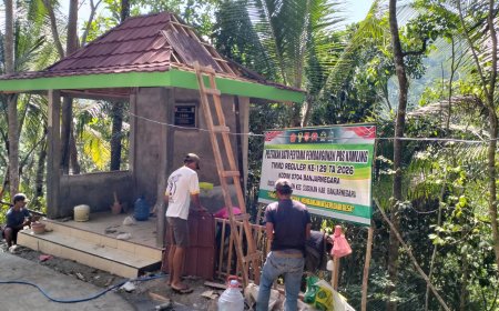 Tinggal Finishing Pos Kamling Berbentuk Limas TMMD Gumelem Kulon Capai 97 Persen