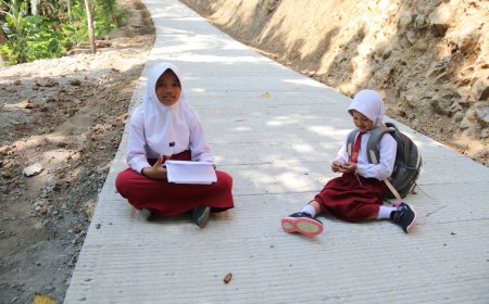 Pulang Sekolah Tak Lagi Sekadar Lewat Yubna dan Quin Nikmati Jalan Baru Hasil TMMD