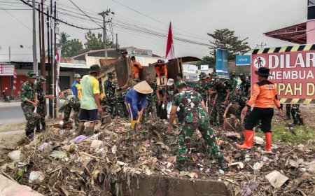 Koramil 02 Klampok Kerja bakti bersama Warga