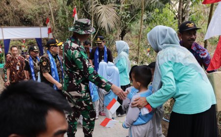 Sambutan Hangat Anak PAUD Warnai Penutupan TMMD Reguler ke-129 di Gumelem Kulon