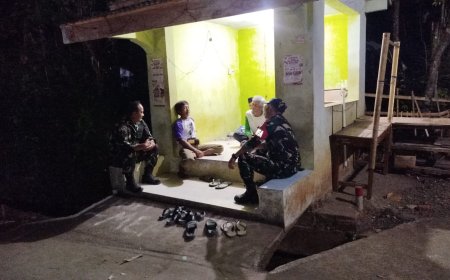 Jaga Kondusivitas Wilayah Babinsa  Siskampling Bersama Warga