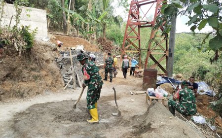 Koramil 08 Purwonegoro Gotong Melaksanakan Royong Bangun Jembatan Gantung