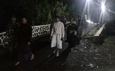 Babinsa Koramil 04 Karangkobar Melaksanakan Patroli Siskamling Bersama Linmas Dan Warga